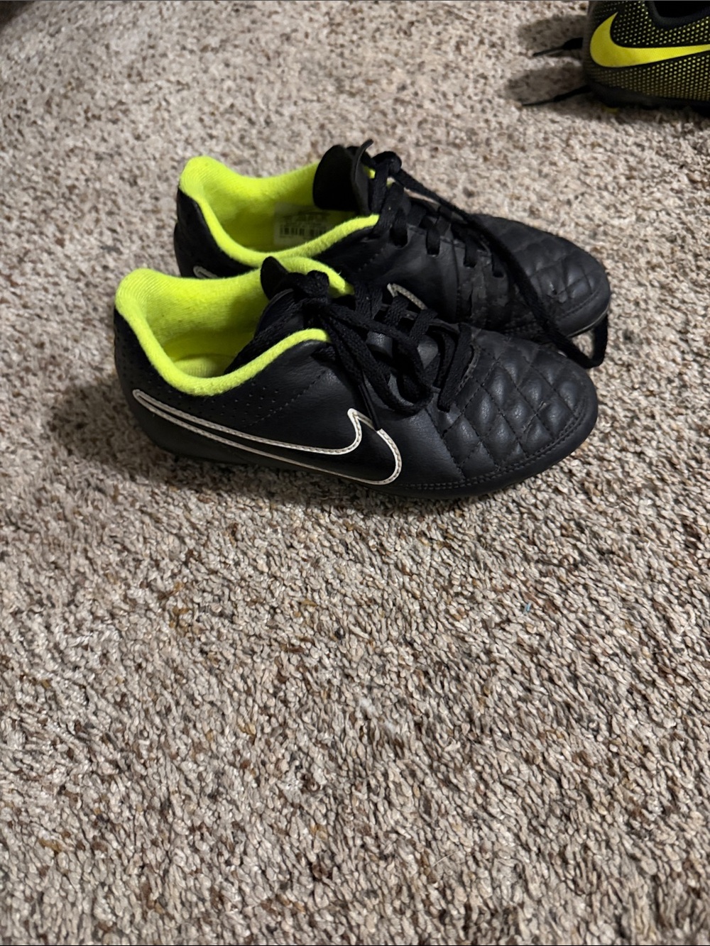 Nike Kids Black & Neon Yellow Low-Top Soccer Sneakers